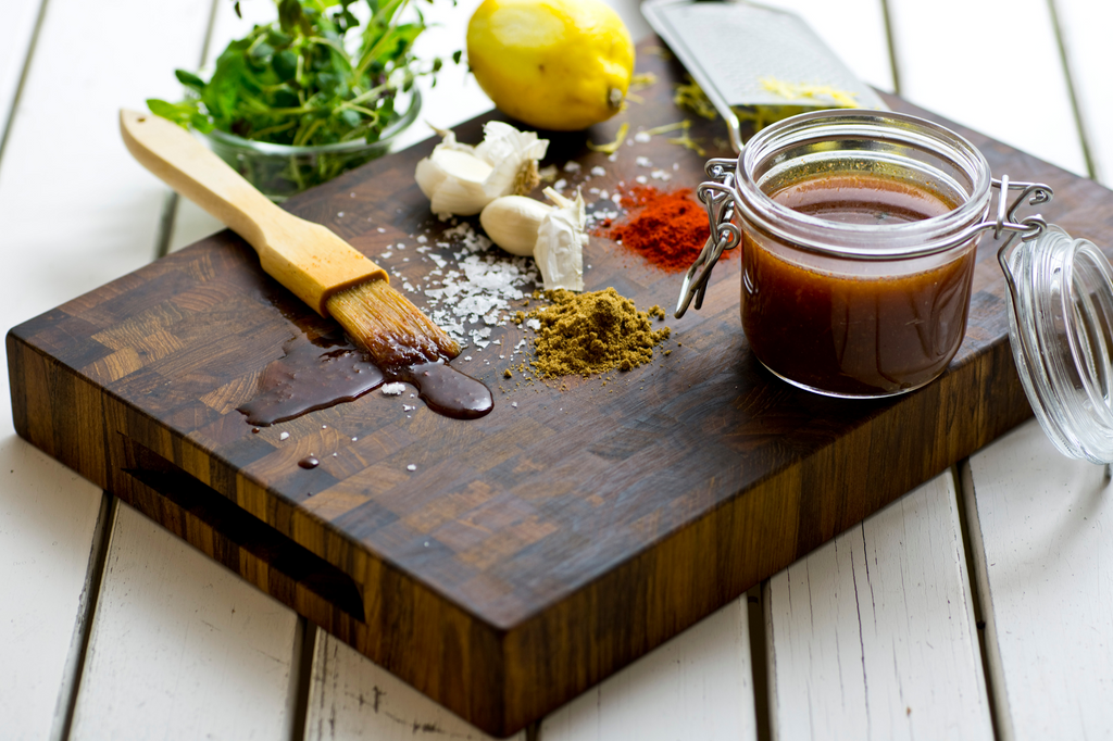 Salse e marinature: chimichurri, teriyaki e altre ricette per carne e pesce