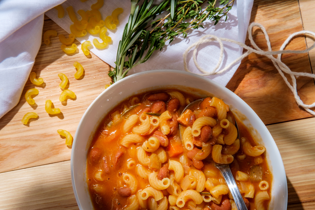 La ricetta della pasta e fagioli in brodo: il comfort food autunnale